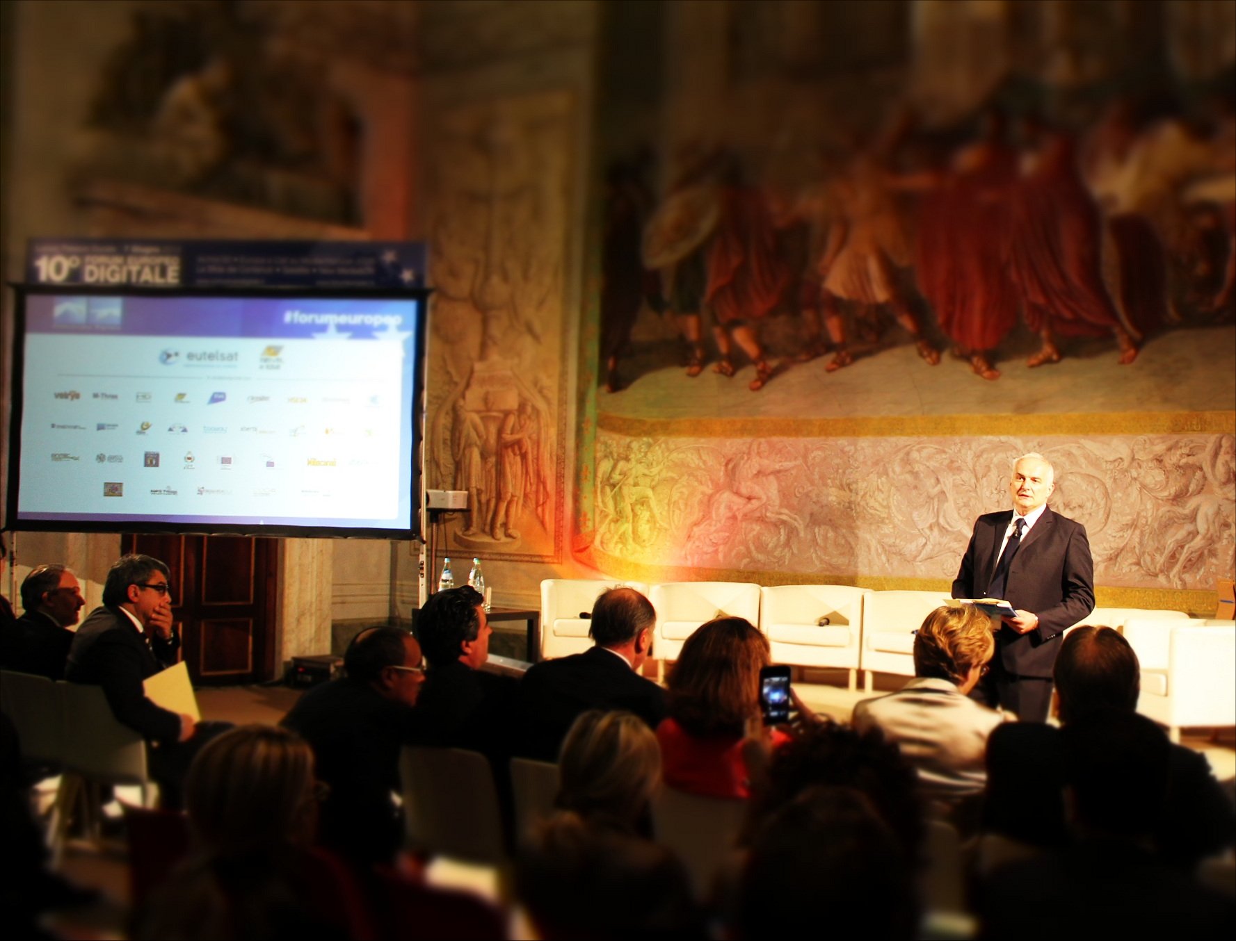 Fra 15 giorni a Lucca (e su Digital-Sat) 11° Forum Europeo Digitale 2014 #forumeuropeo